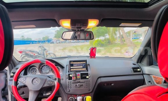 Ra Àlòkù Mercedes-Benz C-Classe Silver Ọkọ̀ in Cotonou ni Benin Ra Àlòkù Mercedes-Benz C-Classe Silver Ọkọ̀ in Cotonou ni Benin