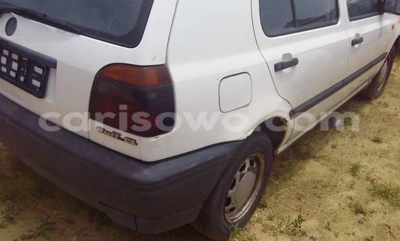 Ra Àlòkù Volkswagen Golf funfun Ọkọ̀ in Porto Novo ni Benin Ra Àlòkù Volkswagen Golf funfun Ọkọ̀ in Porto Novo ni Benin