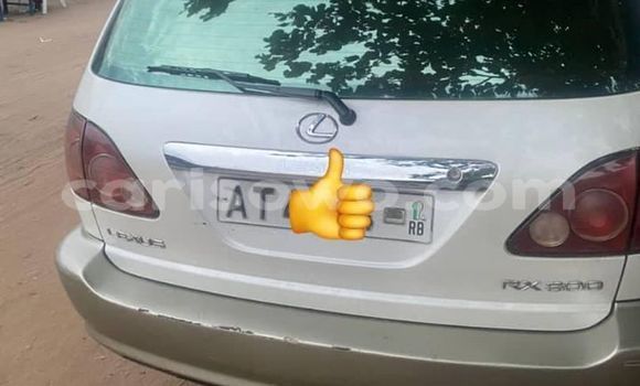 Acheter Occasion Voiture Lexus RX 300 Blanc à Abomey Calavi, Benin Acheter Occasion Voiture Lexus RX 300 Blanc à Abomey Calavi, Benin