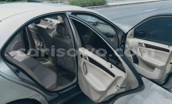 Acheter Occasion Voiture Mercedes-Benz C–Class Gris à Abomey Calavi, Benin Acheter Occasion Voiture Mercedes-Benz C–Class Gris à Abomey Calavi, Benin