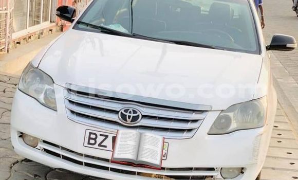 Acheter Occasion Voiture Toyota Avalon Blanc à Abomey Calavi, Benin