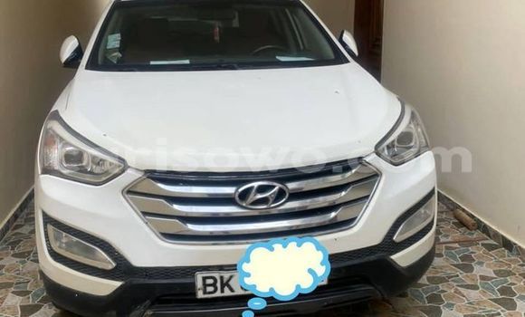 Sayi Na hannu Hyundai Santa Fe White Mota in Abomey Calavi a Benin