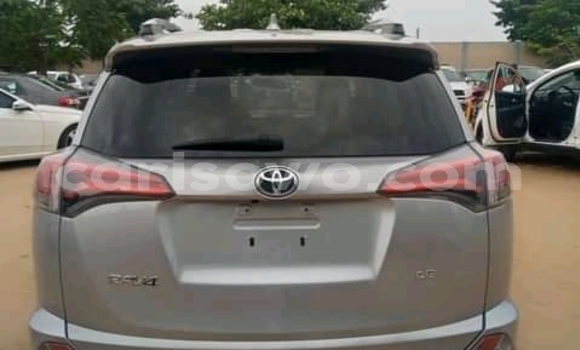 Sayi Imported Toyota RAV4 Sauran Mota in Cotonou a Benin Sayi Imported Toyota RAV4 Sauran Mota in Cotonou a Benin