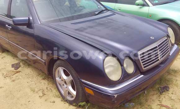 Acheter Occasion Voiture Mercedes‒Benz E-Class Bleu à Porto Novo au Benin Acheter Occasion Voiture Mercedes‒Benz E-Class Bleu à Porto Novo au Benin