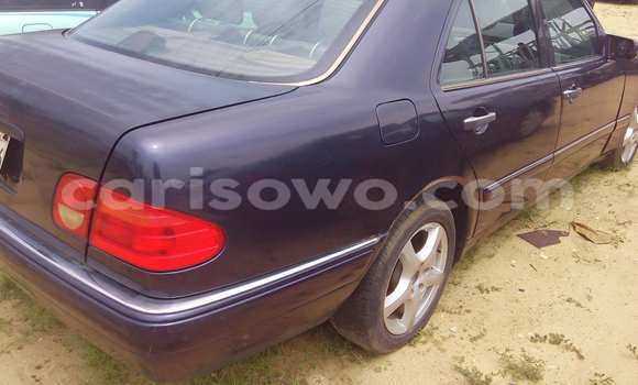 Sayi Na hannu Mercedes-Benz E–Class Blue Mota in Porto Novo a Benin Sayi Na hannu Mercedes-Benz E–Class Blue Mota in Porto Novo a Benin