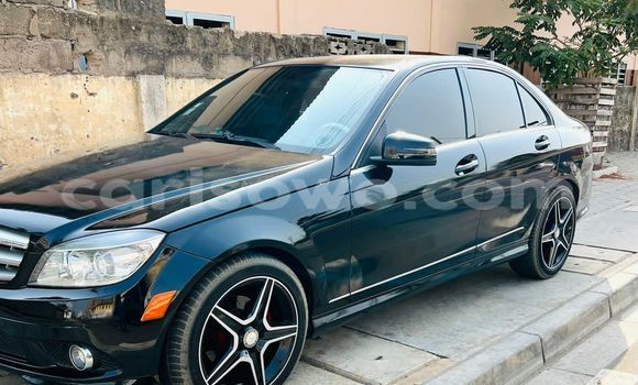 Ra Àlòkù Mercedes-Benz C-Classe Black Ọkọ̀ in Cotonou ni Benin Ra Àlòkù Mercedes-Benz C-Classe Black Ọkọ̀ in Cotonou ni Benin