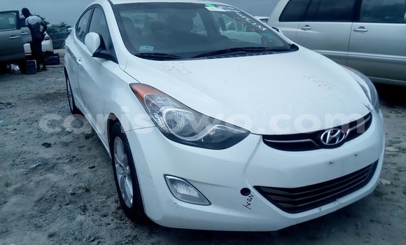 Ra Àlòkù Hyundai Elantra funfun Ọkọ̀ in Cotonou ni Benin