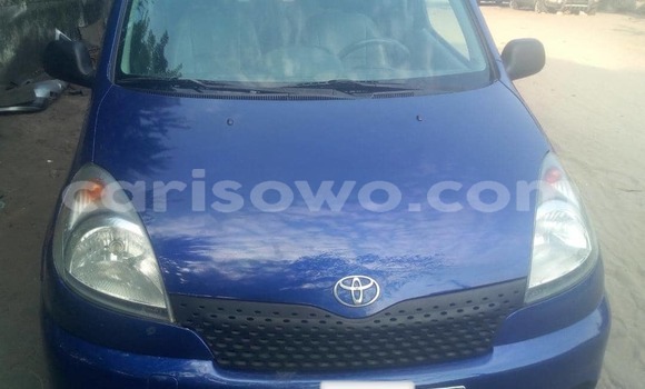 Buy Used Toyota Yaris Verso Blue Car in Cotonou in Benign