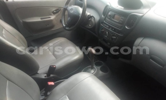 Sayi Na hannu Toyota Yaris Verso Blue Mota in Cotonou a Benin Sayi Na hannu Toyota Yaris Verso Blue Mota in Cotonou a Benin
