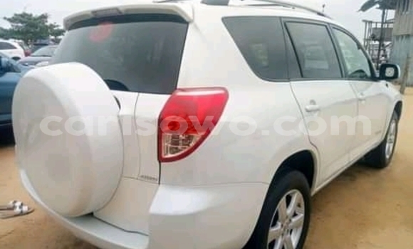 Acheter Import Voiture Toyota RAV4 Blanc à Cotonou, Benin