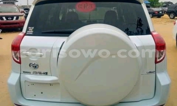 Sayi Imported Toyota RAV4 White Mota in Cotonou a Benin Sayi Imported Toyota RAV4 White Mota in Cotonou a Benin