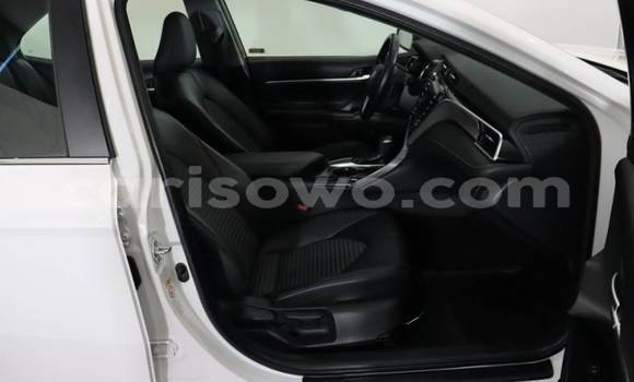 Acheter Import Voiture Toyota Camry Blanc à Abomey Calavi, Benin Acheter Import Voiture Toyota Camry Blanc à Abomey Calavi, Benin