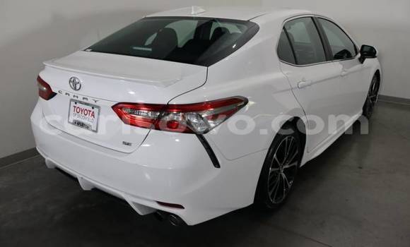 Acheter Import Voiture Toyota Camry Blanc à Abomey Calavi, Benin Acheter Import Voiture Toyota Camry Blanc à Abomey Calavi, Benin