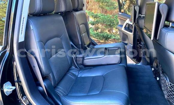 Acheter Import Voiture Toyota Land Cruiser Noir à Porto Novo, Benin Acheter Import Voiture Toyota Land Cruiser Noir à Porto Novo, Benin