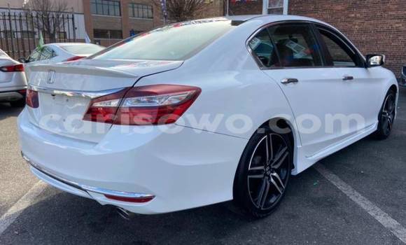 Acheter Import Voiture Honda Accord Blanc à Kétou, Benin Acheter Import Voiture Honda Accord Blanc à Kétou, Benin