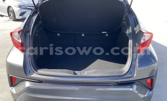 Acheter Import Voiture Toyota C-HR Gris à Cotonou, Benin Acheter Import Voiture Toyota C-HR Gris à Cotonou, Benin