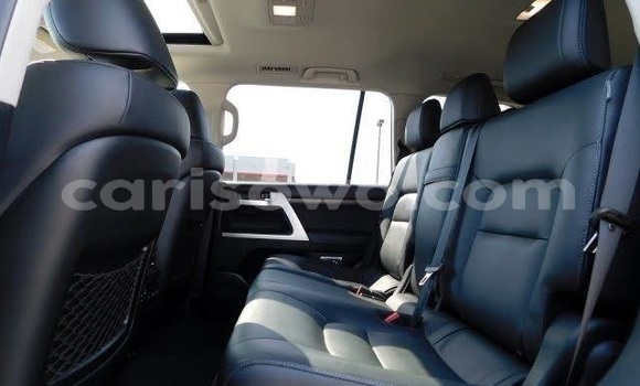 Acheter Import Voiture Toyota Land Cruiser Noir à Porto Novo, Benin Acheter Import Voiture Toyota Land Cruiser Noir à Porto Novo, Benin