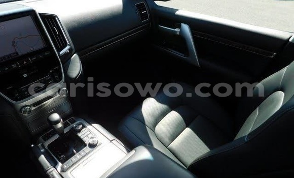 Acheter Import Voiture Toyota Land Cruiser Noir à Porto Novo, Benin Acheter Import Voiture Toyota Land Cruiser Noir à Porto Novo, Benin