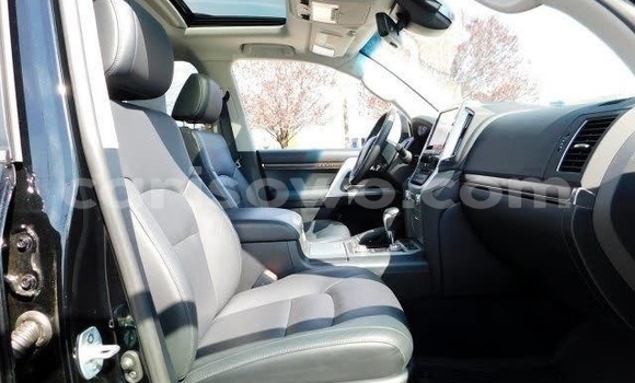 Acheter Import Voiture Toyota Land Cruiser Noir à Porto Novo, Benin Acheter Import Voiture Toyota Land Cruiser Noir à Porto Novo, Benin