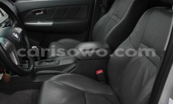 Acheter Import Voiture Toyota Hilux Gris à Abomey Calavi, Benin Acheter Import Voiture Toyota Hilux Gris à Abomey Calavi, Benin