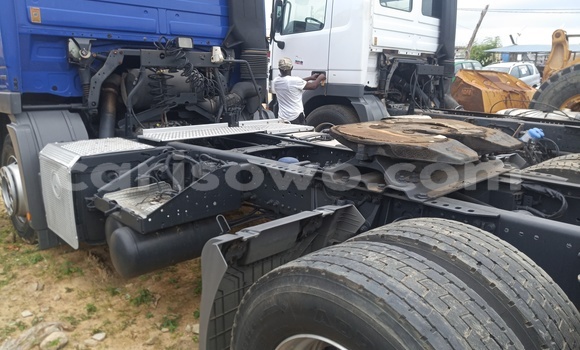 Ra Àlòkù Mercedes‒Benz 1840 Blue Ọkọ̀ akẹ́rù ńlá in Cotonou ni Benin Ra Àlòkù Mercedes‒Benz 1840 Blue Ọkọ̀ akẹ́rù ńlá in Cotonou ni Benin