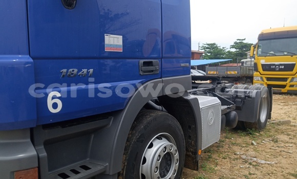 Ra Àlòkù Mercedes‒Benz 1840 Blue Ọkọ̀ akẹ́rù ńlá in Cotonou ni Benin Ra Àlòkù Mercedes‒Benz 1840 Blue Ọkọ̀ akẹ́rù ńlá in Cotonou ni Benin