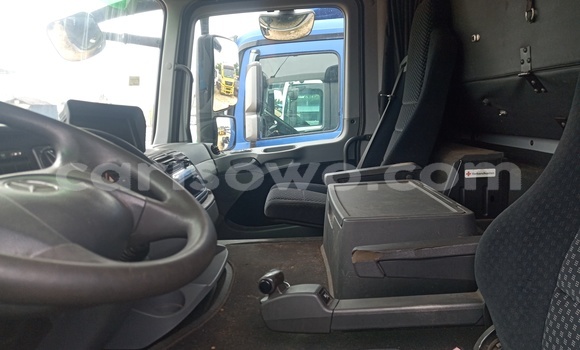 Ra Àlòkù Mercedes‒Benz 1840 Blue Ọkọ̀ akẹ́rù ńlá in Cotonou ni Benin Ra Àlòkù Mercedes‒Benz 1840 Blue Ọkọ̀ akẹ́rù ńlá in Cotonou ni Benin