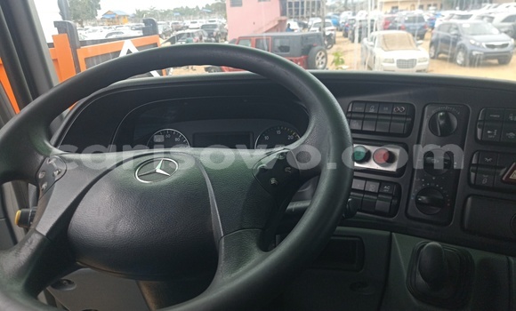 Ra Àlòkù Mercedes‒Benz 1840 Blue Ọkọ̀ akẹ́rù ńlá in Cotonou ni Benin Ra Àlòkù Mercedes‒Benz 1840 Blue Ọkọ̀ akẹ́rù ńlá in Cotonou ni Benin