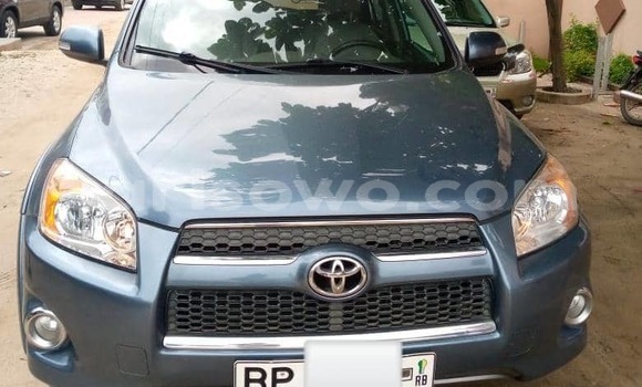 Acheter Occasion Voiture Toyota RAV4 Bleu à Cotonou, Benin Acheter Occasion Voiture Toyota RAV4 Bleu à Cotonou, Benin