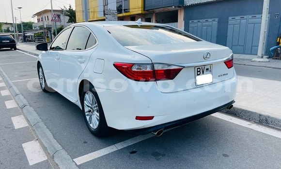 Acheter Occasion Voiture Lexus ES Blanc à Abomey Calavi, Benin Acheter Occasion Voiture Lexus ES Blanc à Abomey Calavi, Benin