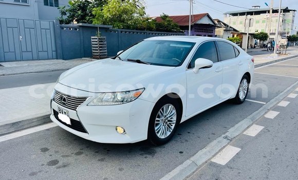 Acheter Occasion Voiture Lexus ES Blanc à Abomey Calavi, Benin Acheter Occasion Voiture Lexus ES Blanc à Abomey Calavi, Benin