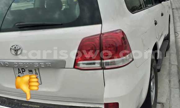 Sayi Na hannu Toyota Land Cruiser White Mota in Abomey Calavi a Benin Sayi Na hannu Toyota Land Cruiser White Mota in Abomey Calavi a Benin