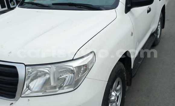 Sayi Na hannu Toyota Land Cruiser White Mota in Abomey Calavi a Benin Sayi Na hannu Toyota Land Cruiser White Mota in Abomey Calavi a Benin
