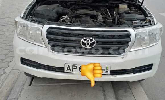 Sayi Na hannu Toyota Land Cruiser White Mota in Abomey Calavi a Benin Sayi Na hannu Toyota Land Cruiser White Mota in Abomey Calavi a Benin