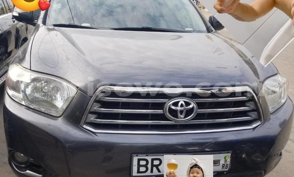 Sayi Na hannu Toyota Highlander Azurfa Mota in Abomey Calavi a Benin