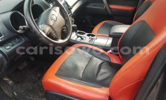 Buy Used Toyota Highlander Silver Car in Abomey Calavi in Benign Buy Used Toyota Highlander Silver Car in Abomey Calavi in Benign