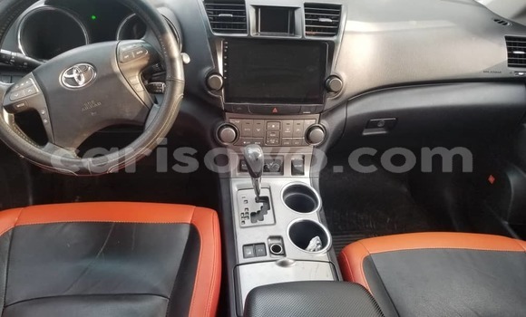 Buy Used Toyota Highlander Silver Car in Abomey Calavi in Benign Buy Used Toyota Highlander Silver Car in Abomey Calavi in Benign