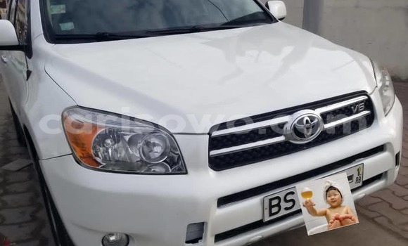 Acheter Occasion Voiture Toyota RAV4 Blanc à Abomey Calavi, Benin Acheter Occasion Voiture Toyota RAV4 Blanc à Abomey Calavi, Benin