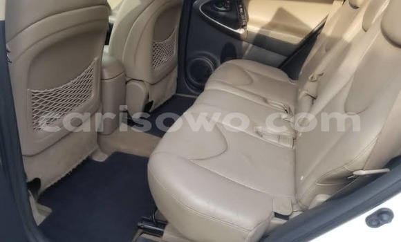 Buy Used Toyota RAV4 White Car in Abomey Calavi in Benign Buy Used Toyota RAV4 White Car in Abomey Calavi in Benign