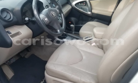 Buy Used Toyota RAV4 White Car in Abomey Calavi in Benign Buy Used Toyota RAV4 White Car in Abomey Calavi in Benign