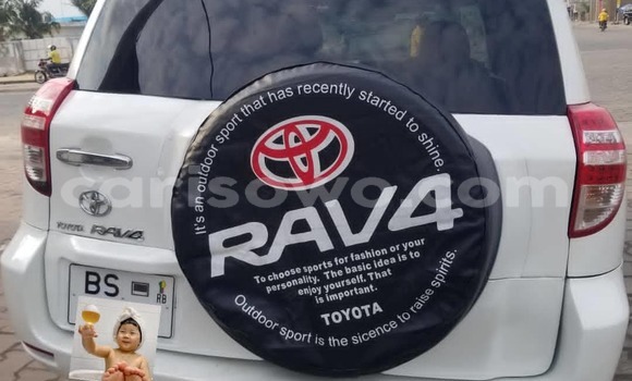 Buy Used Toyota RAV4 White Car in Abomey Calavi in Benign Buy Used Toyota RAV4 White Car in Abomey Calavi in Benign