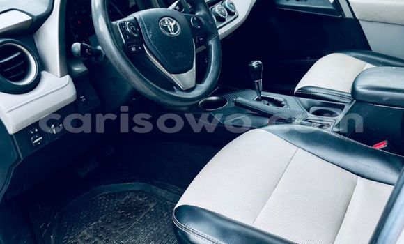 Sayi Na hannu Toyota RAV4 White Mota in Abomey Calavi a Benin Sayi Na hannu Toyota RAV4 White Mota in Abomey Calavi a Benin