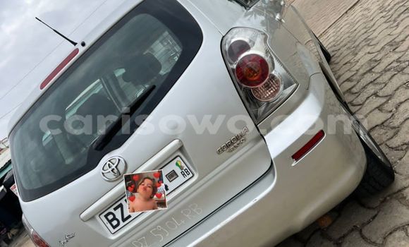 Ra Àlòkù Toyota Corolla Verso Silver Ọkọ̀ in Abomey Calavi ni Benin Ra Àlòkù Toyota Corolla Verso Silver Ọkọ̀ in Abomey Calavi ni Benin