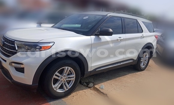 Ra Imported Ford Explorer funfun Ọkọ̀ in Cotonou ni Benin Ra Imported Ford Explorer funfun Ọkọ̀ in Cotonou ni Benin