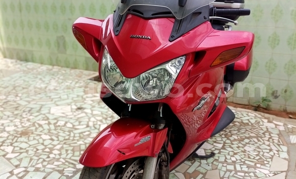 Acheter Occasion Moto Honda ST Rouge à Cotonou, Benin Acheter Occasion Moto Honda ST Rouge à Cotonou, Benin