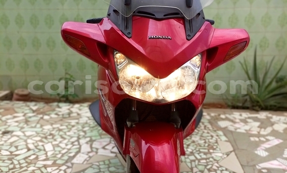 Acheter Occasion Moto Honda ST Rouge à Cotonou, Benin Acheter Occasion Moto Honda ST Rouge à Cotonou, Benin