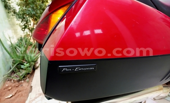 Acheter Occasion Moto Honda ST Rouge à Cotonou, Benin Acheter Occasion Moto Honda ST Rouge à Cotonou, Benin