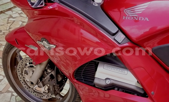 Acheter Occasion Moto Honda ST Rouge à Cotonou, Benin Acheter Occasion Moto Honda ST Rouge à Cotonou, Benin