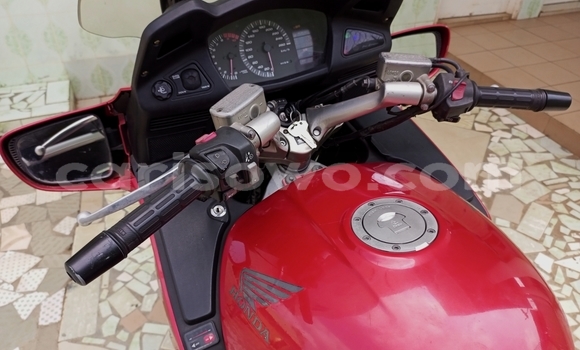 Acheter Occasion Moto Honda ST Rouge à Cotonou, Benin Acheter Occasion Moto Honda ST Rouge à Cotonou, Benin