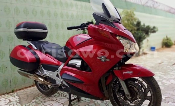 Acheter Occasion Moto Honda ST Rouge à Cotonou, Benin Acheter Occasion Moto Honda ST Rouge à Cotonou, Benin